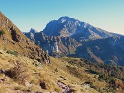 PIETRA QUADRA (2376 m) colorata d’autunno dalle Baite di Mezzeno-4nov24 -  FOTOGALLERY